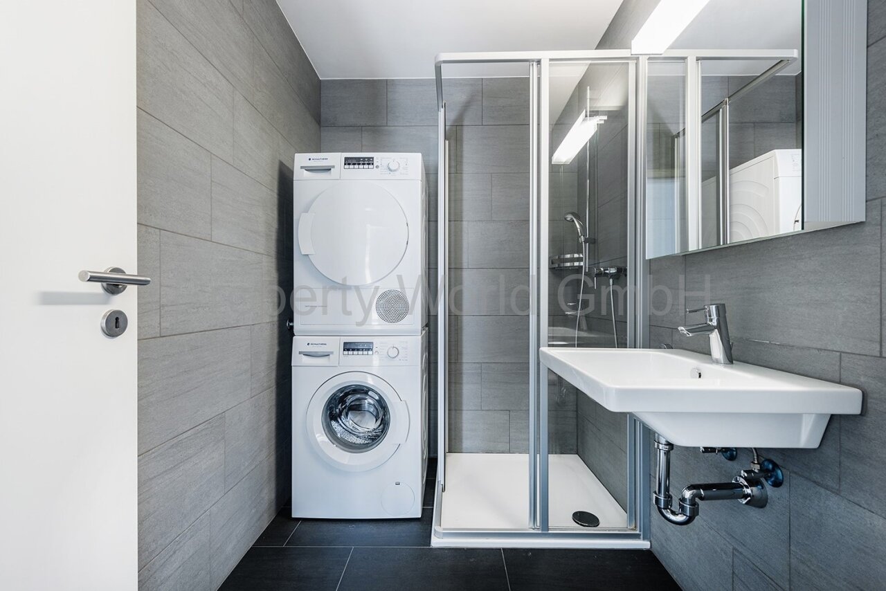sep. DU/WC mit Tumbler und Waschmaschine